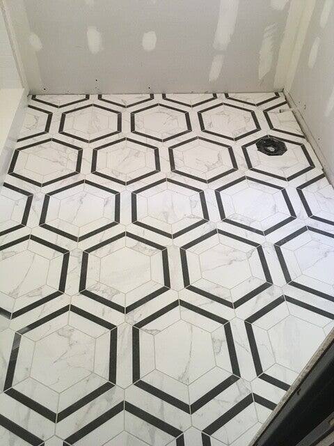 Large hexagon marble-look floor tiles outlined in black